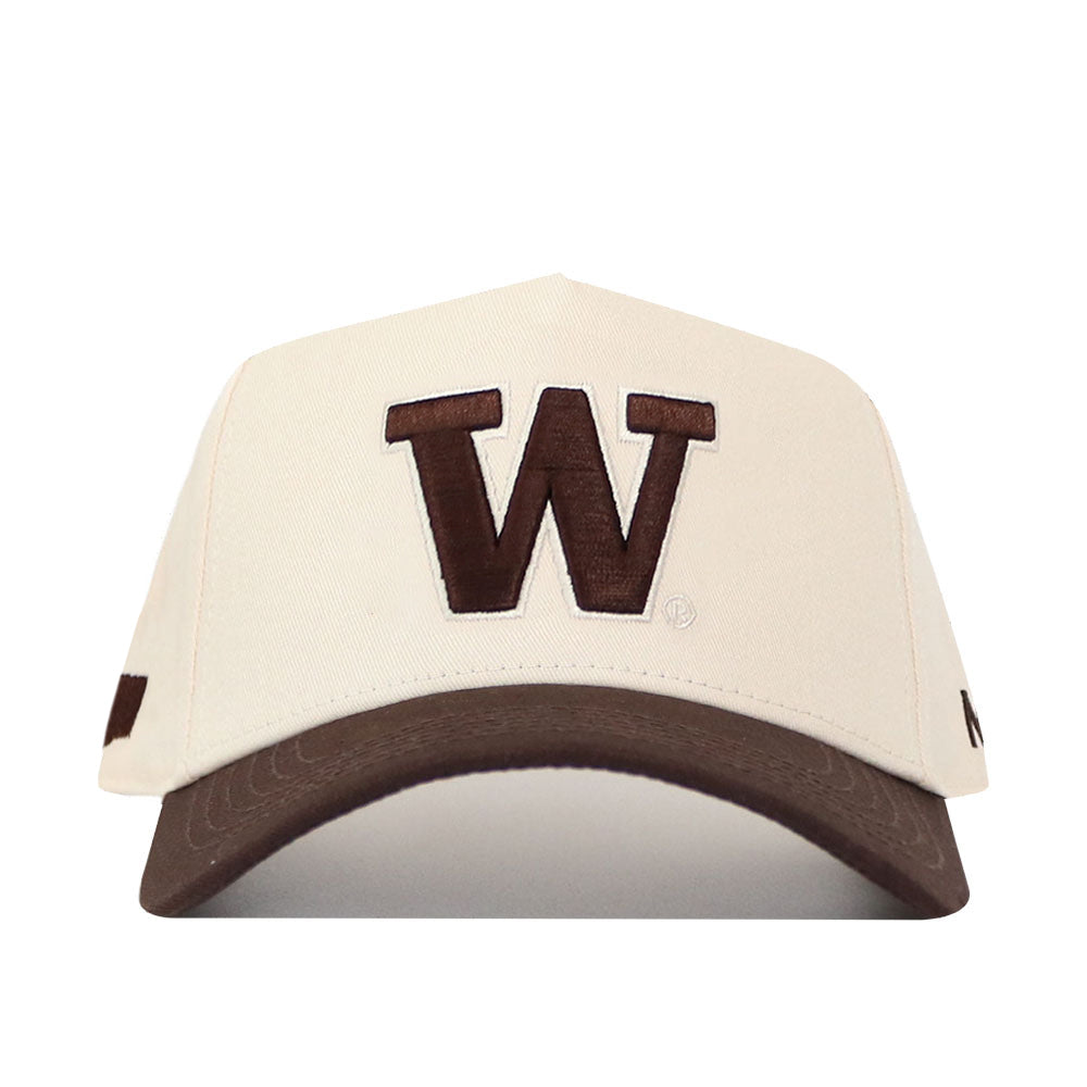 The No Rivals Washington Huskies Espresso Hat features a beige design with a prominent brown “W” embroidered on the front and a coordinating brown brim. This classic snapback is the perfect finishing touch for your gameday look, shown here against a white background.