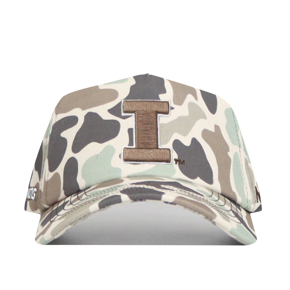 The No Rivals Illinois Huntsman Hat is a camouflage baseball cap showcasing a large, brown embroidered “I” logo on the front and features a classic snapback closure for an adjustable game day fit.