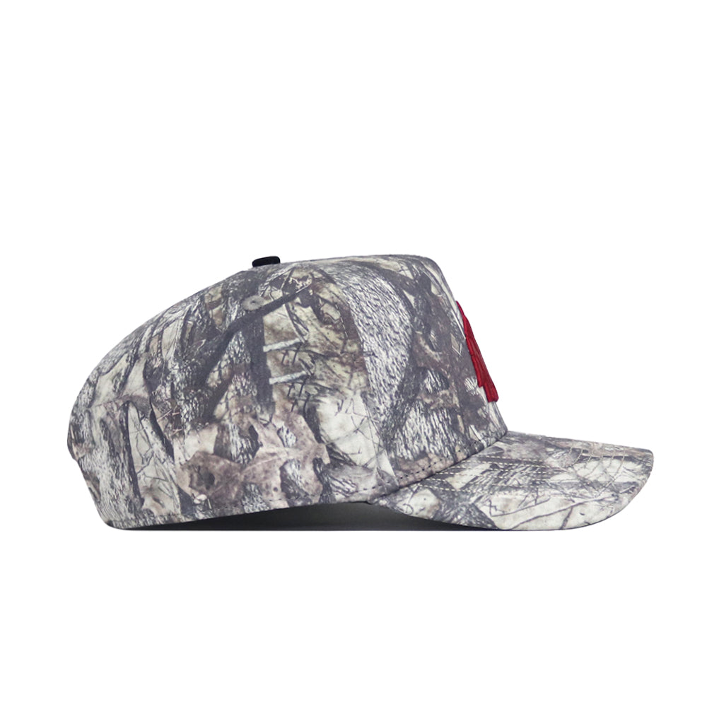 The No Rivals Washington State Outland Hat features a camouflage pattern, flat brim, and bold red embroidered front logo—making it the perfect finishing touch for your ultimate gameday look.