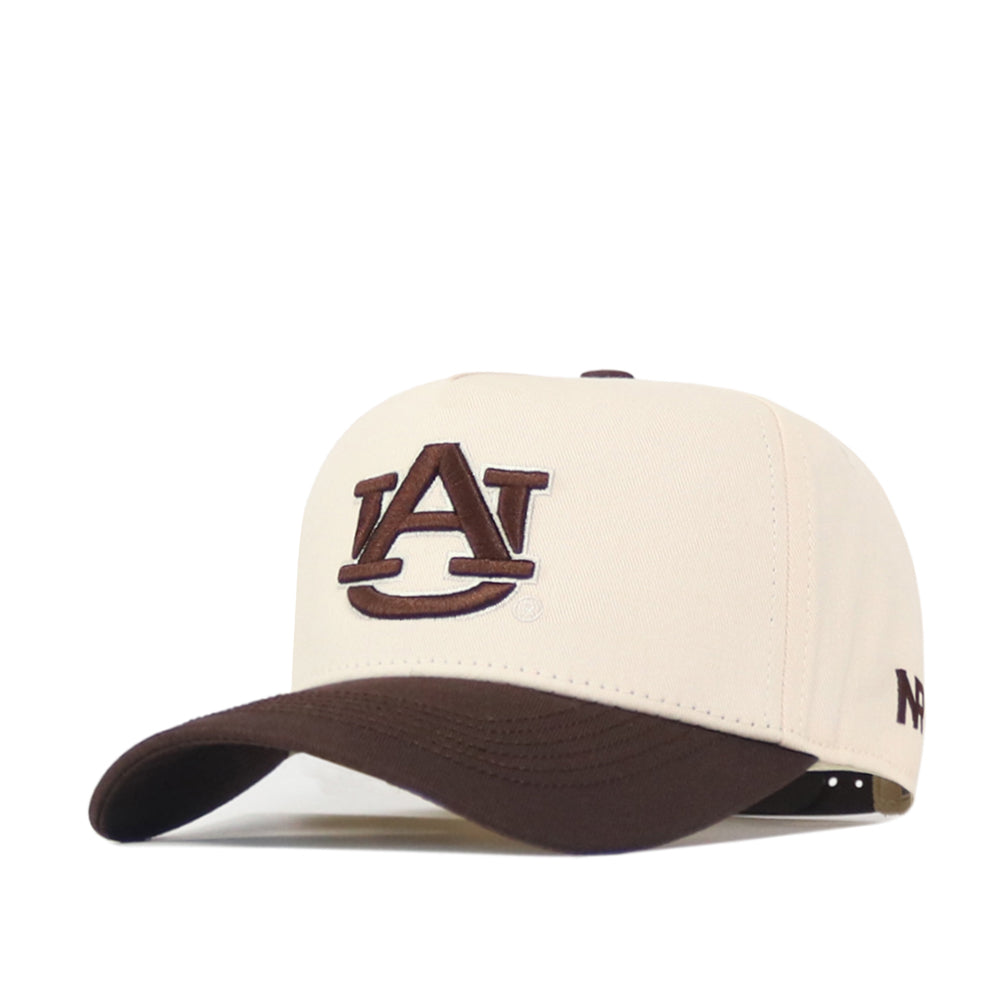 The Auburn Espresso Hat by No Rivals is a beige and brown baseball cap featuring the embroidered Auburn University AU logo on the front—perfect for your gameday look. It has a brown brim, the New Era logo stitched on the side, and an adjustable snap back for a comfortable fit.