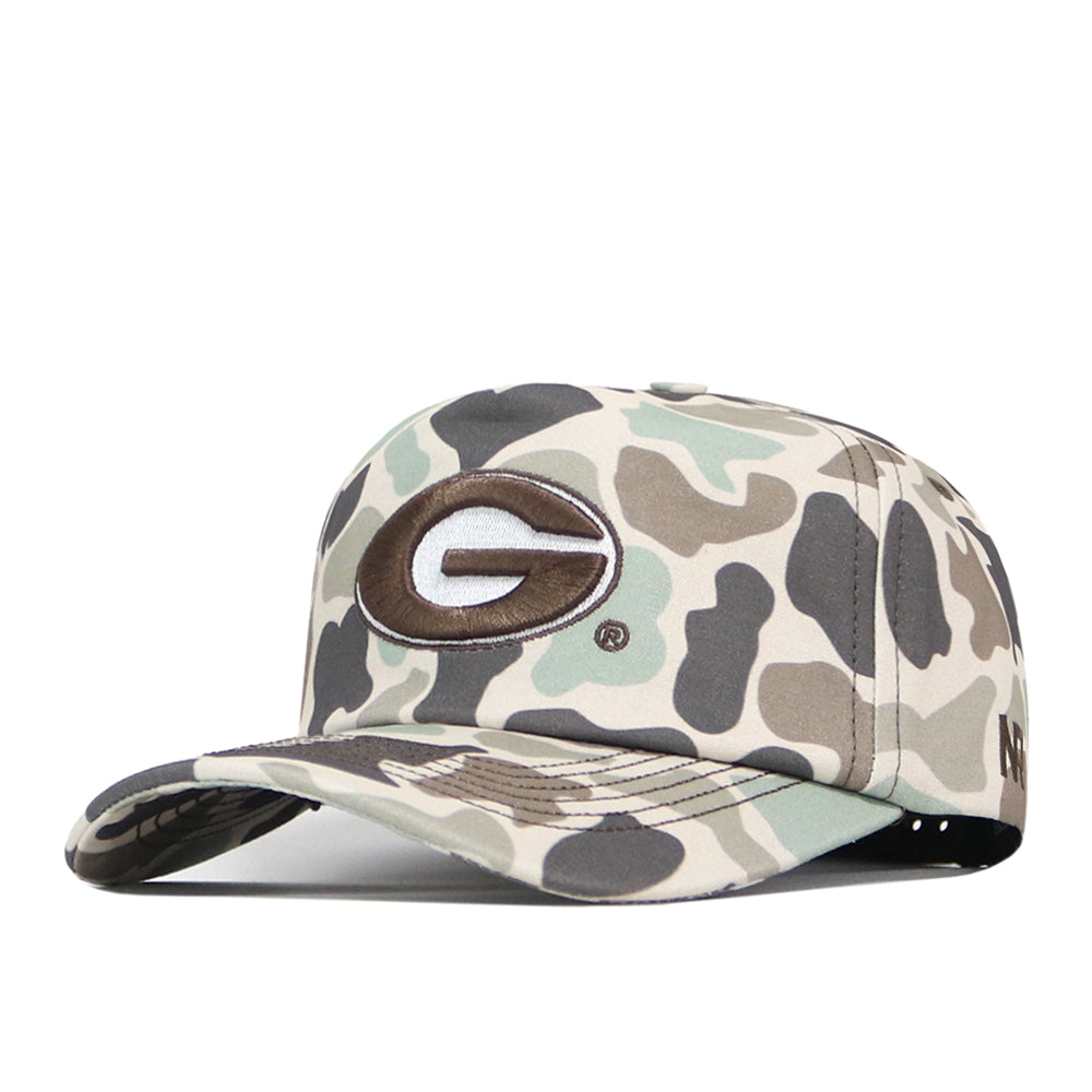 The No Rivals Georgia Bulldogs Huntsman Hat is a camouflage-patterned baseball cap crafted from high quality cotton. Featuring a large G logo on the front and a curved brim, this structured fit cap set against a white background delivers both comfort and style for everyday wear.