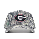 The No Rivals Georgia Outland Hat is a camouflage snapback cap with the University of Georgia’s G logo in black, white, and red. Made from high-quality cotton, this structured fit hat combines comfort and style for any fan.