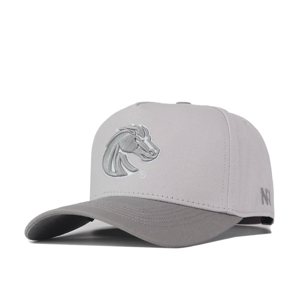 Complete your gameday fit with the No Rivals Boise State Graphite Hat—a classic snapback style in light gray, featuring an embroidered horse head logo on the front and the letters “NH” stitched above the brim on the left side.